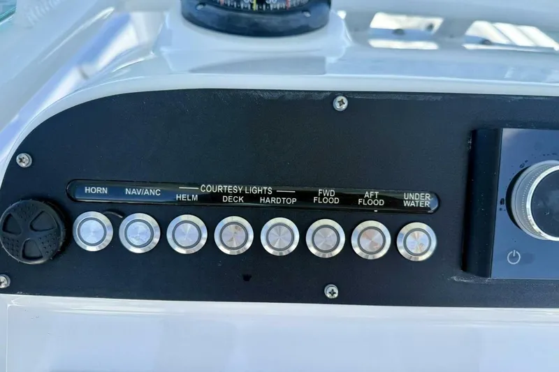 Slide: The Image of 2020 Everglades 243 CC - Helm/Electronics - 12