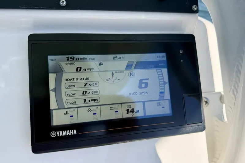 Slide: The Image of 2020 Everglades 243 CC - Helm/Electronics - 14