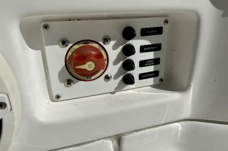 Slide: The Image of 2020 Everglades 243 CC - Helm/Electronics - 18