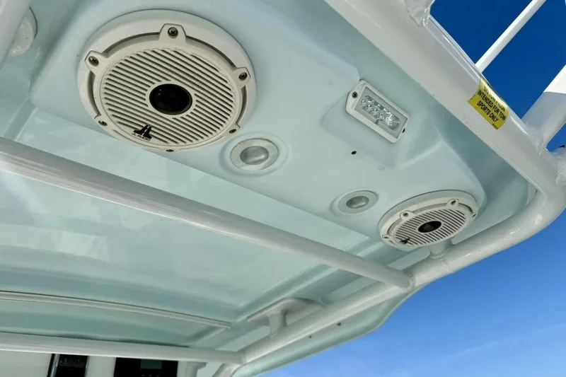 Slide: The Image of 2020 Everglades 243 CC - Helm/Electronics - 19