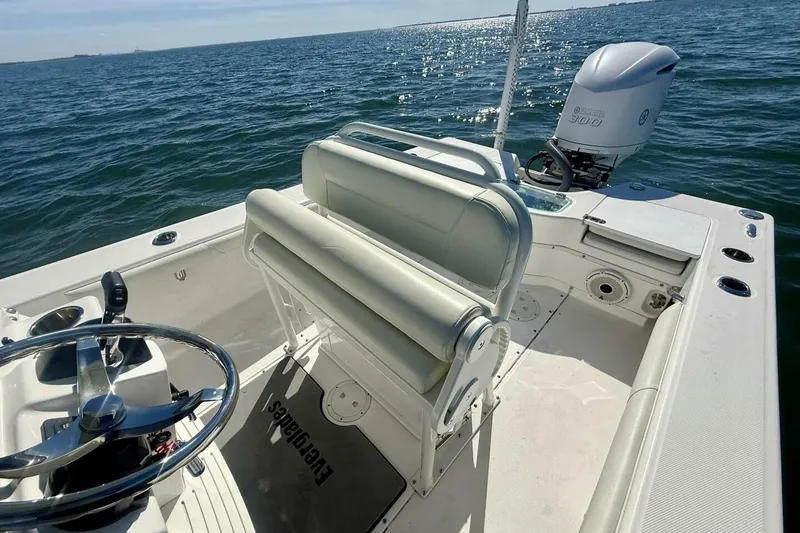 Slide: The Image of 2020 Everglades 243 CC - Helm - 24