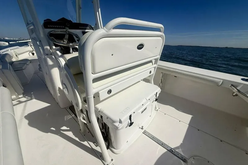 Slide: The Image of 2020 Everglades 243 CC - Helm - 26