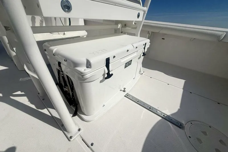 Slide: The Image of 2020 Everglades 243 CC - Storage Box - 27