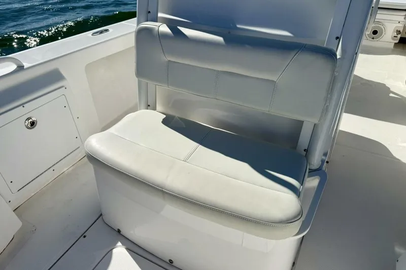 Slide: The Image of 2020 Everglades 243 CC - Foredeck Seating - 29