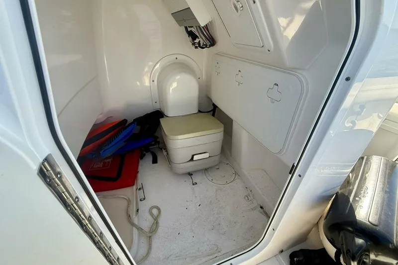 Slide: The Image of 2020 Everglades 243 CC - 32