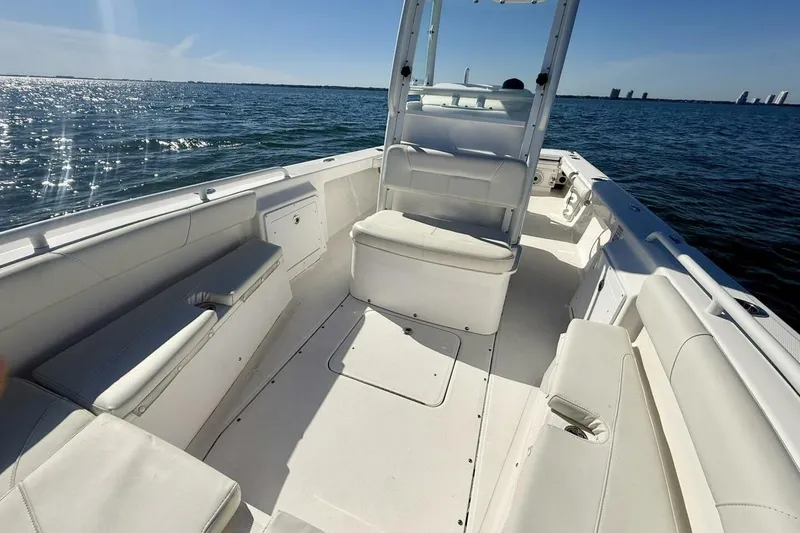 Slide: The Image of 2020 Everglades 243 CC - Bow Seating - 33
