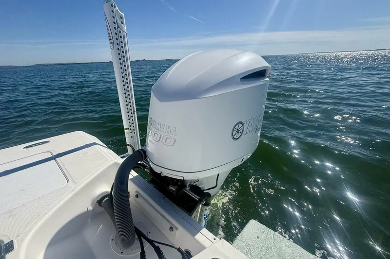 Slide: The Image of 2020 Everglades 243 CC - Outboard Engine - 49