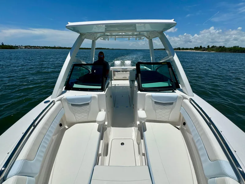 Slide: The Image of Robalo R257 Dual Console 2025 - 53