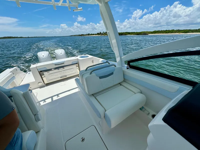 Slide: The Image of Robalo R257 Dual Console 2025 - 55