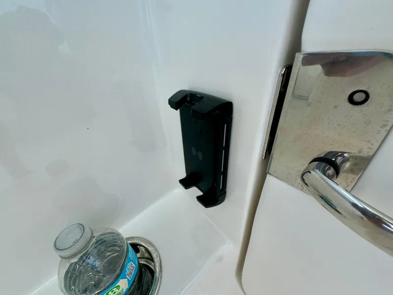 Slide: The Image of Robalo R257 Dual Console 2025 - 56