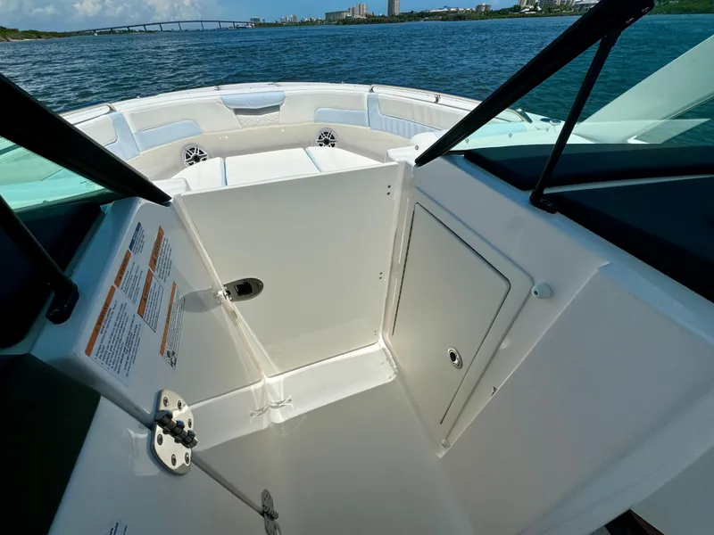 Slide: The Image of Robalo R257 Dual Console 2025 - 61