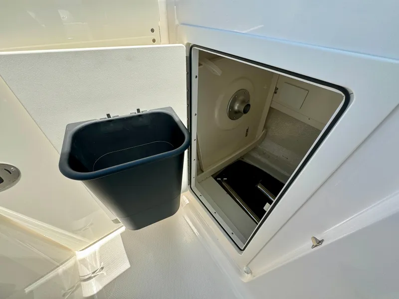 Slide: The Image of Robalo R257 Dual Console 2025 - 64