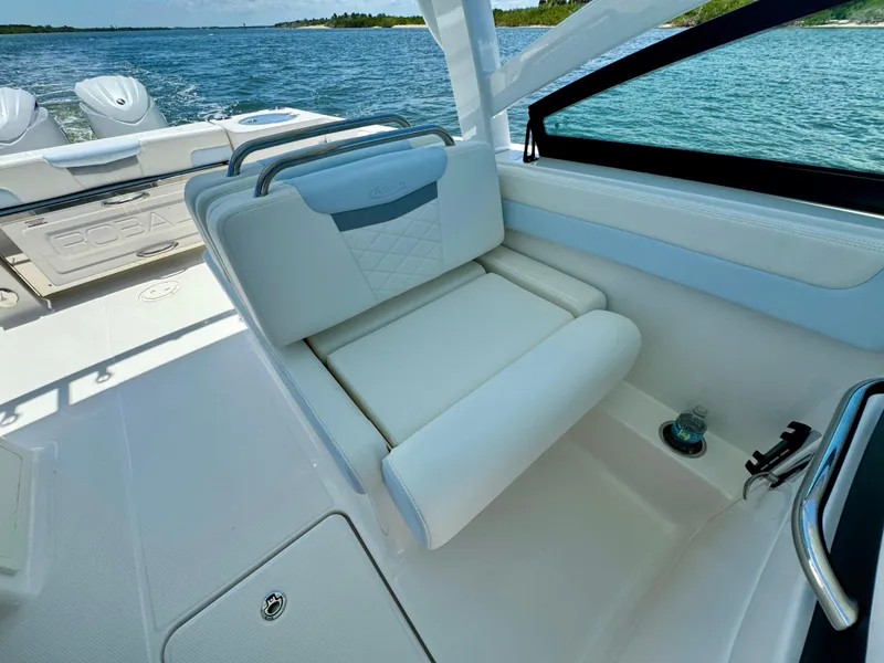 Slide: The Image of Robalo R257 Dual Console 2025 - 68