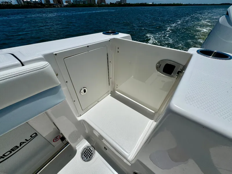 Slide: The Image of Robalo R257 Dual Console 2025 - 74