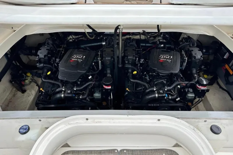 Slide: The Image of Twin MerCruiser engines in a 2007 Sea Ray 290 SLX boat. - 19