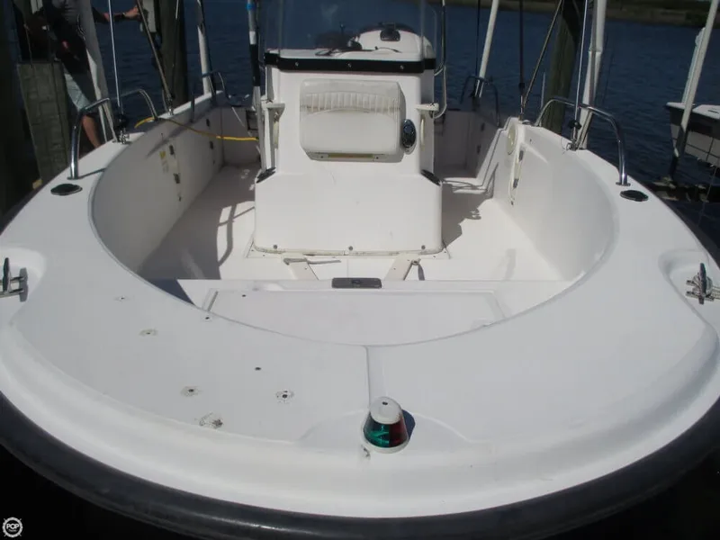 Slide: The Image of Boston Whaler Dauntless 180 2003 - 1