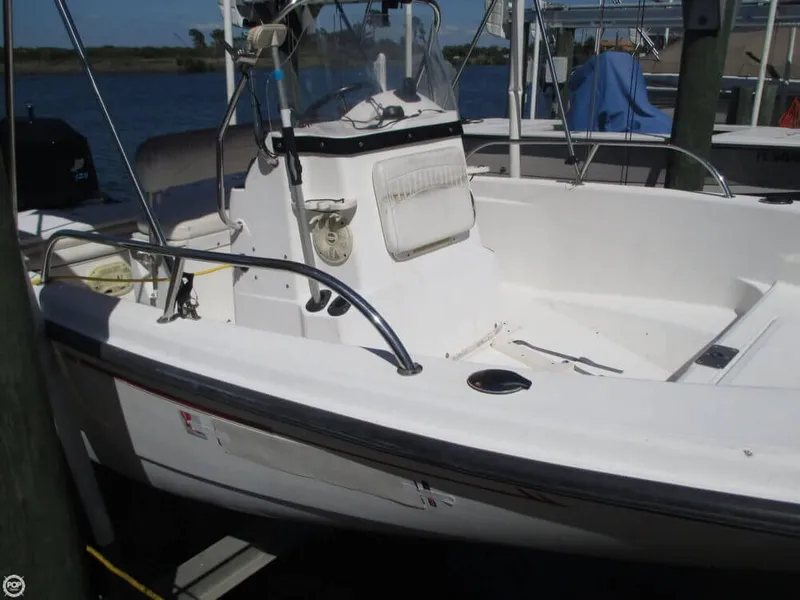 Slide: The Image of Boston Whaler Dauntless 180 2003 - 3