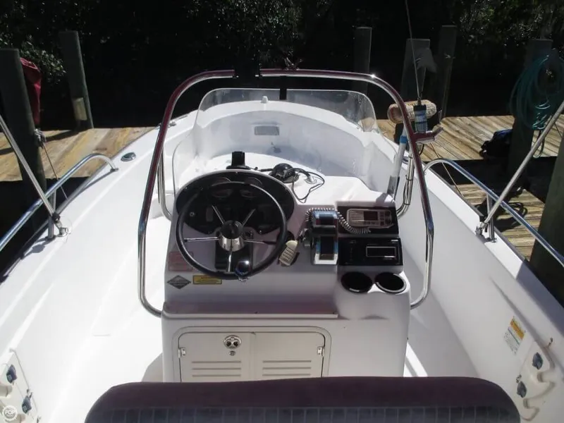 Slide: The Image of Boston Whaler Dauntless 180 2003 - 4