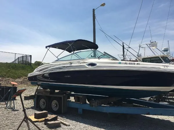 Slide: The Image of Sea Ray SunDeck 2005 - 1