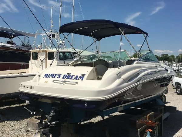 Slide: The Image of Sea Ray SunDeck 2005 - 2