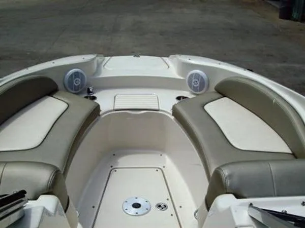 Slide: The Image of Sea Ray SunDeck 2005 - 4