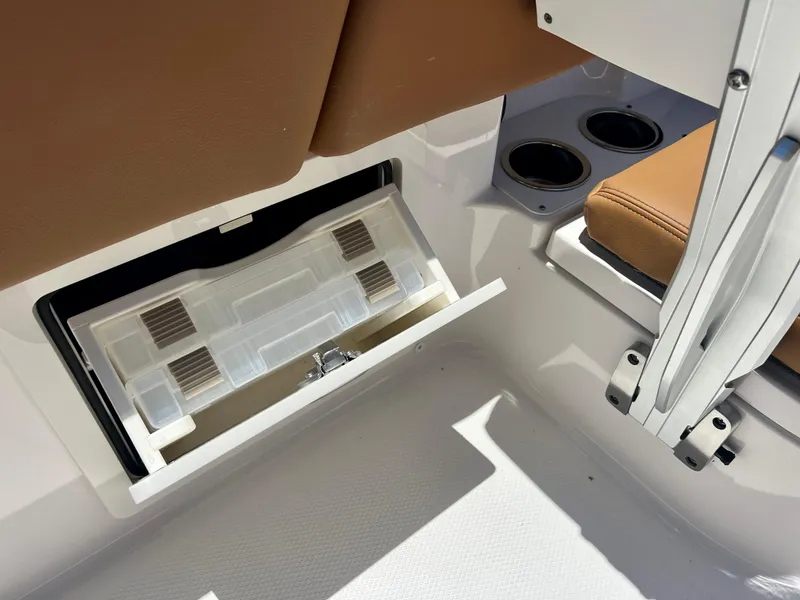 Slide: The Image of Robalo 266 Cayman 2025, seating area with storage and cup holders. - 31