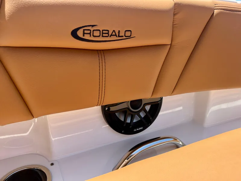 Slide: The Image of Robalo 266 Cayman 2025, leather seat with speaker. - 32