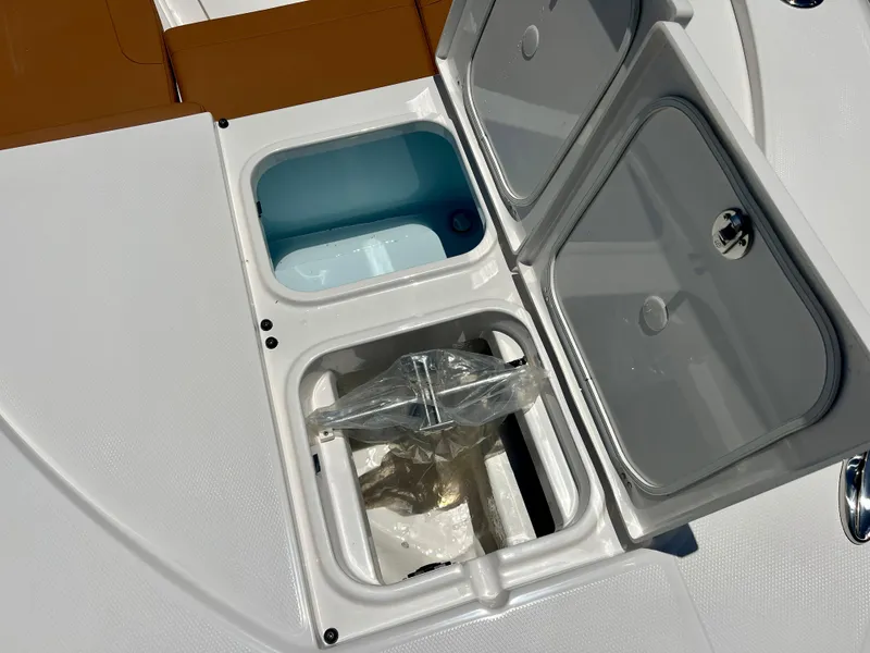 Slide: The Image of Robalo 266 Cayman 2025 boat tank and storage compartments. - 33