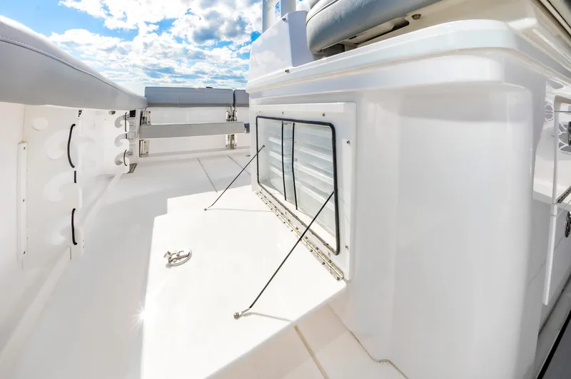 Slide: The Image of Everglades 335 Center Console 2023 - 18