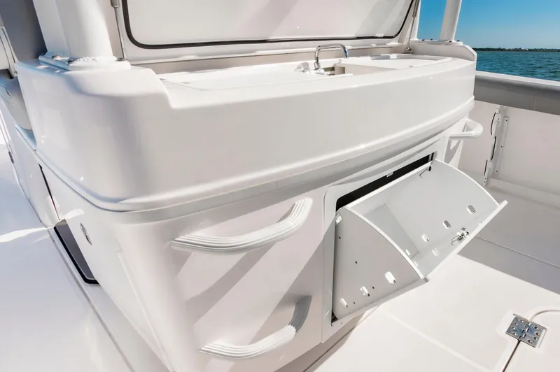 Slide: The Image of Everglades 335 Center Console 2023 - 28