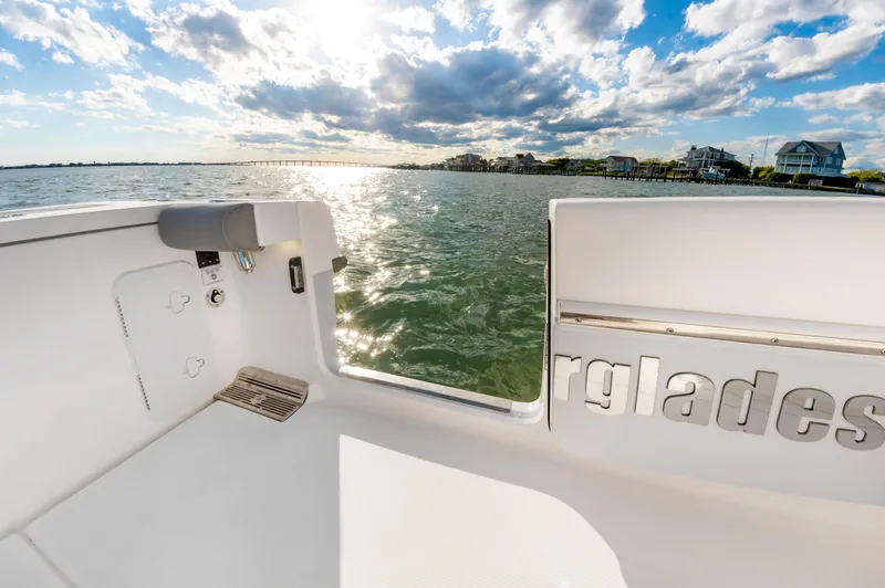 Slide: The Image of Everglades 335 Center Console 2023 - 34