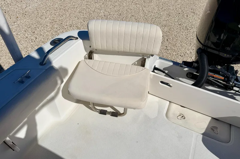 Slide: The Image of 2014 Mako 184 Center Console boat seat and motor detail. - 20