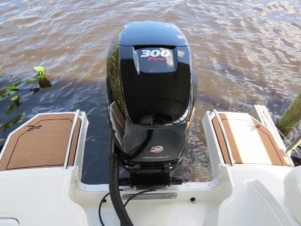 Slide: The Image of Sea Ray 240 Sundeck OB 2014 - 11