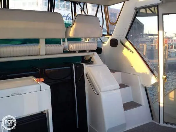 Slide: The Image of Carver Yachts 390 1994 - 10