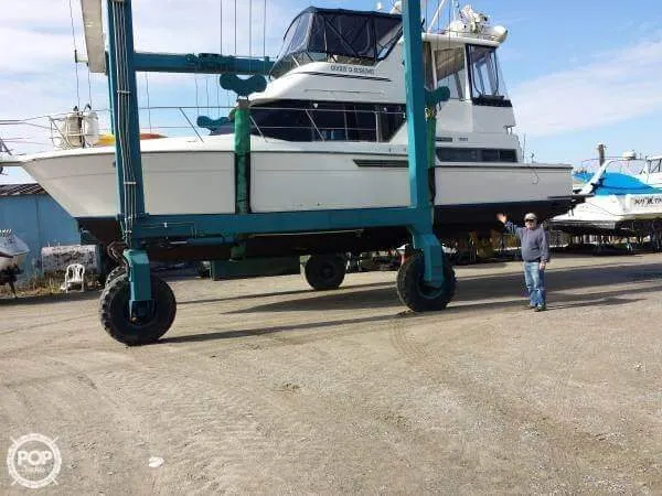 Slide: The Image of Carver Yachts 390 1994 - 8