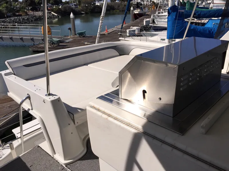 Slide: The Image of Deck of a 1999 Bluewater 5800 boat with stainless steel grill. - 39