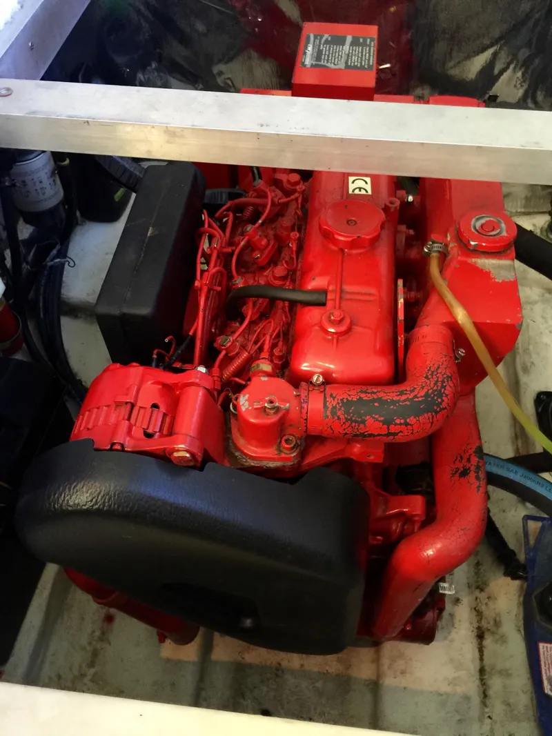 Slide: The Image of Red engine of a 1999 Bluewater 5800. - 45