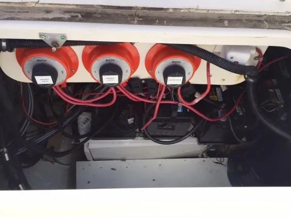 Slide: The Image of Grady-White 300 Marlin 4 Stroke 1999 - 8