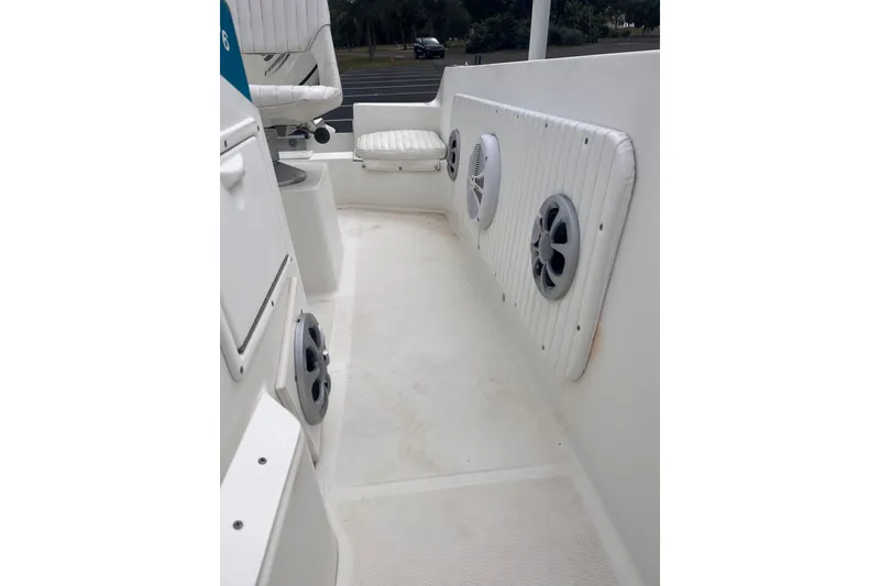 Slide: The Image of Interior of 1995 Wahoo 2100 EFS boat with seating and speakers. - 15