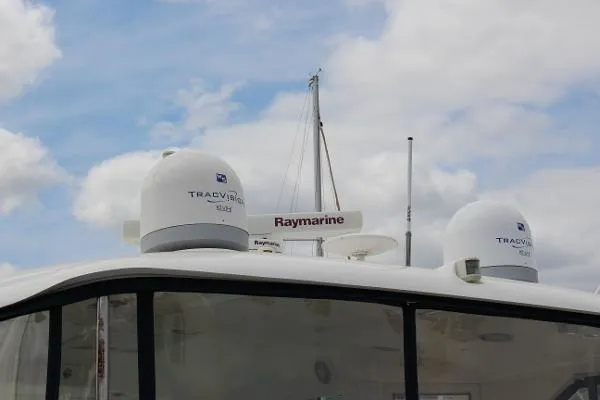 Slide: The Image of Sea Ray 480 Motor Yacht 2004 - 3