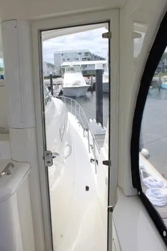 Slide: The Image of Sea Ray 480 Motor Yacht 2004 - 5