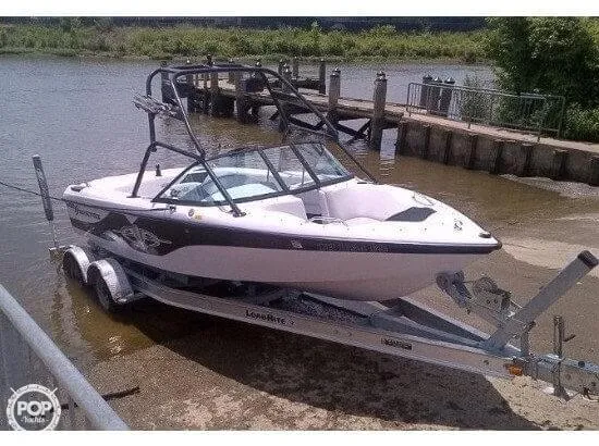 Slide: The Image of Correct Craft Super Air Nautique 210 2001 - 1