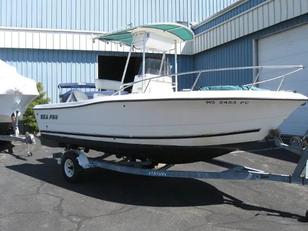 Slide: The Image of Sea Pro 210 Center Console 2002 - 1