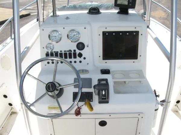 Slide: The Image of Sea Pro 210 Center Console 2002 - 3