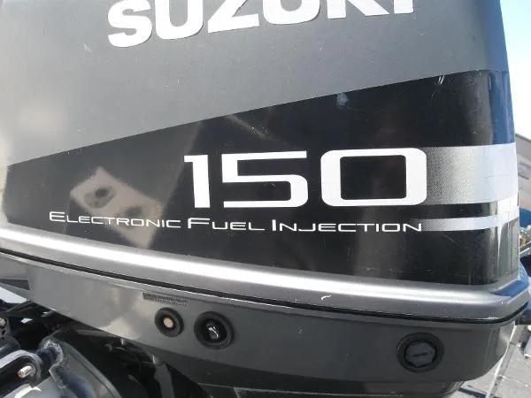 Slide: The Image of Sea Pro 210 Center Console 2002 - 8