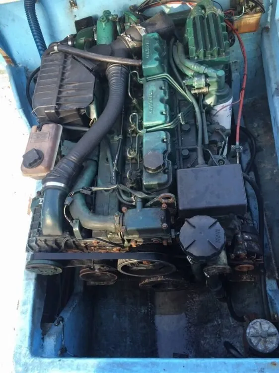 Slide: The Image of Pleasure Craft 28 Custom Center Console 2000 - 5