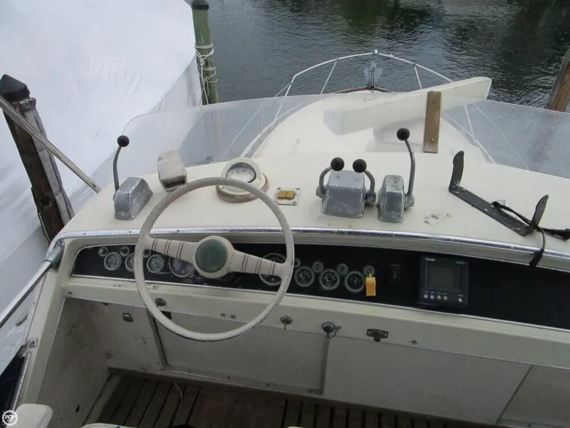 Slide: The Image of Chris-Craft 38 Commander 1969 - 4