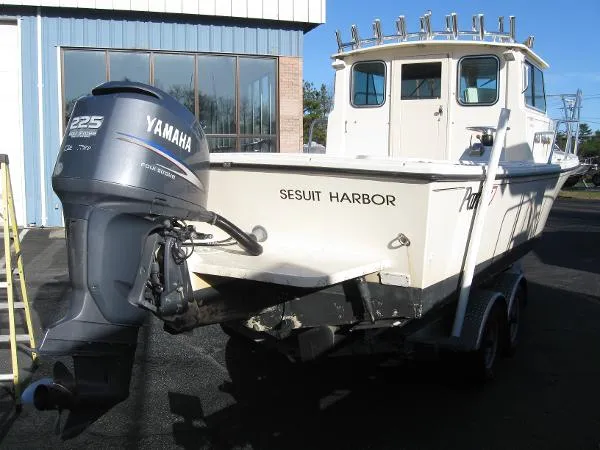 Slide: The Image of Parker Marine 2520 Modified V Sport Cabin 2002 - 4