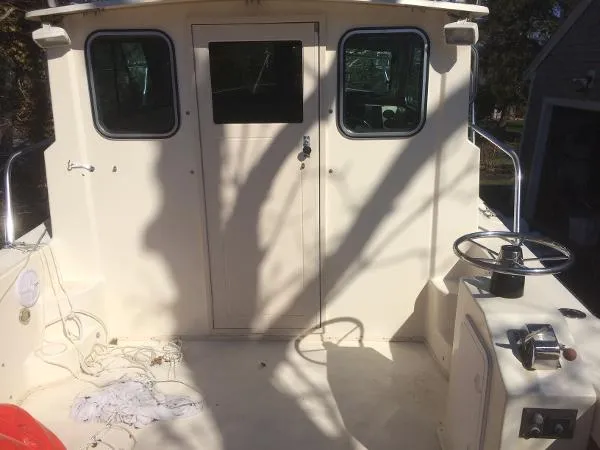 Slide: The Image of Parker Marine 2520 Modified V Sport Cabin 2002 - 8