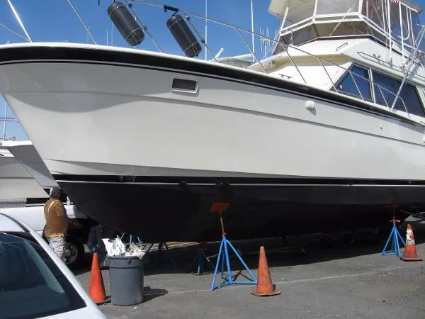 Slide: The Image of Hatteras 43 Convertible 1984 - 10